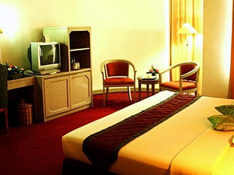 Hotel Royal Palace Bandung Zewnętrze zdjęcie