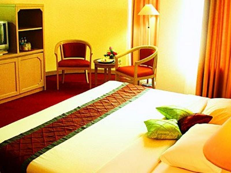 Hotel Royal Palace Bandung Zewnętrze zdjęcie